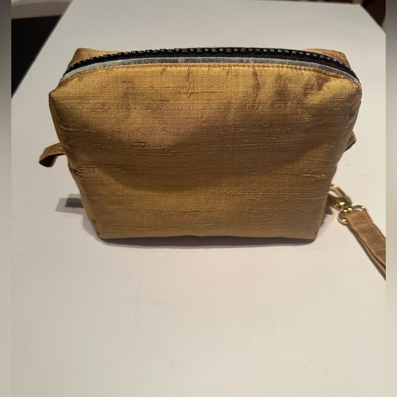 Candice Sormani Handcrafted Make-up bag. Gold colour. - Picture 5 of 5
